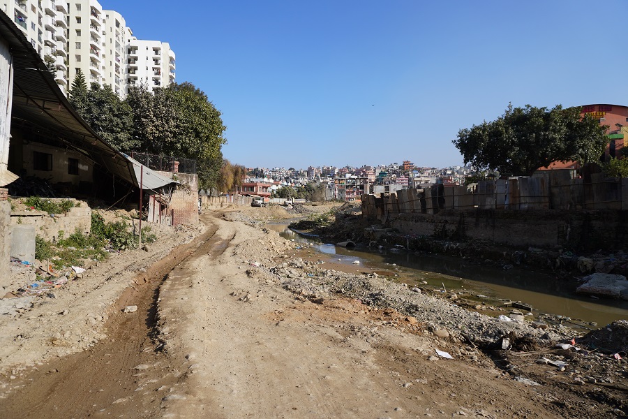 नख्खु कोरिडोरमा अत्यधिक धुलो र गन्ध, स्थानीयलाई सास्ती