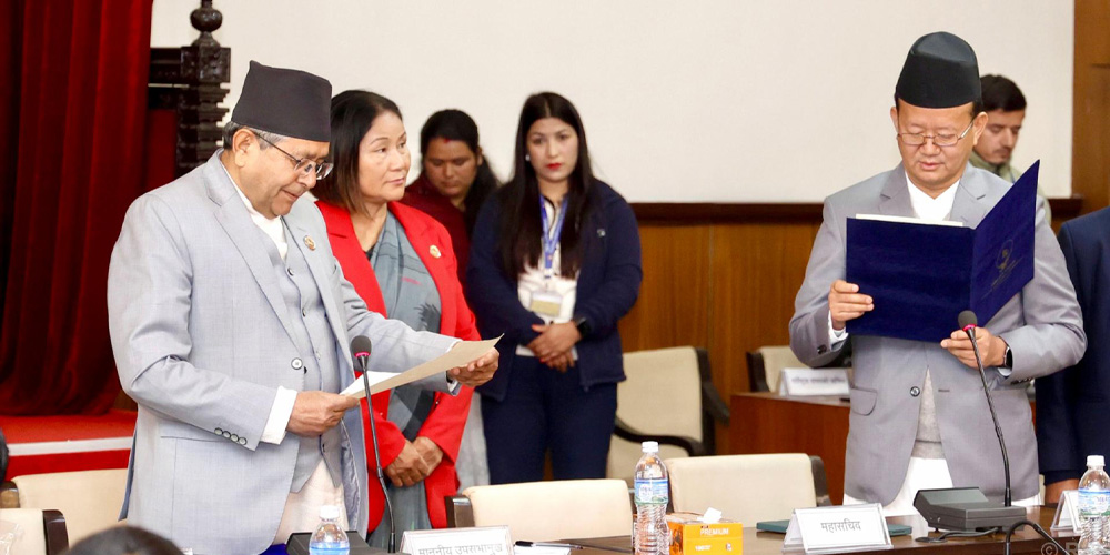 प्रतिनिधिसभाका सचिव राईद्वारा शपथ ग्रहण