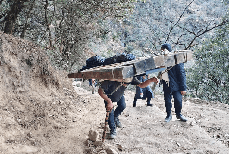 भरियाले धानेकोे खुम्बु क्षेत्रको ढुवानी