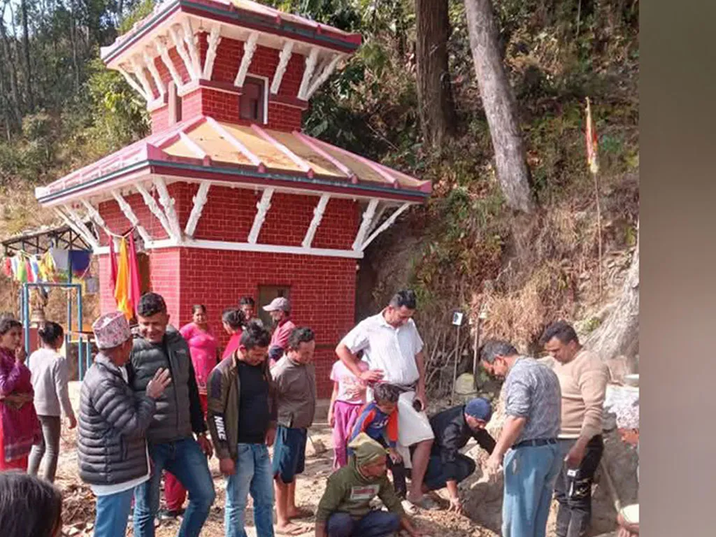 रोग नष्ट हुने विश्वास गरिएको धुसेनीमा १३ वर्षपछि पलायो पानी
