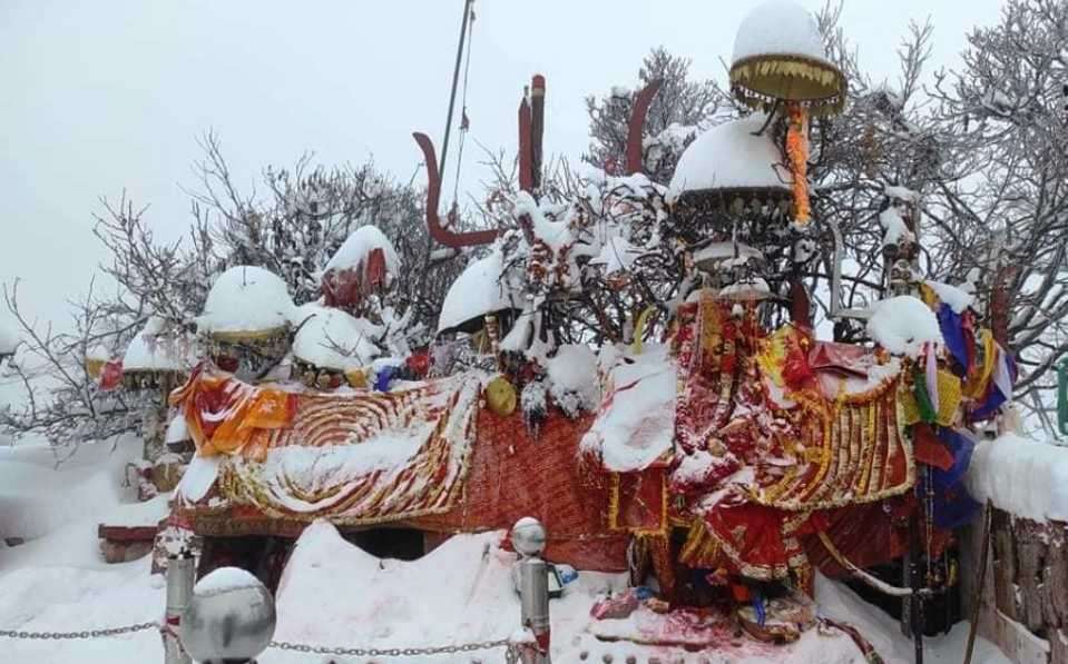 पाथीभरासहित ताप्लेजुङका उच्च हिमाली क्षेत्रमा हिमपात