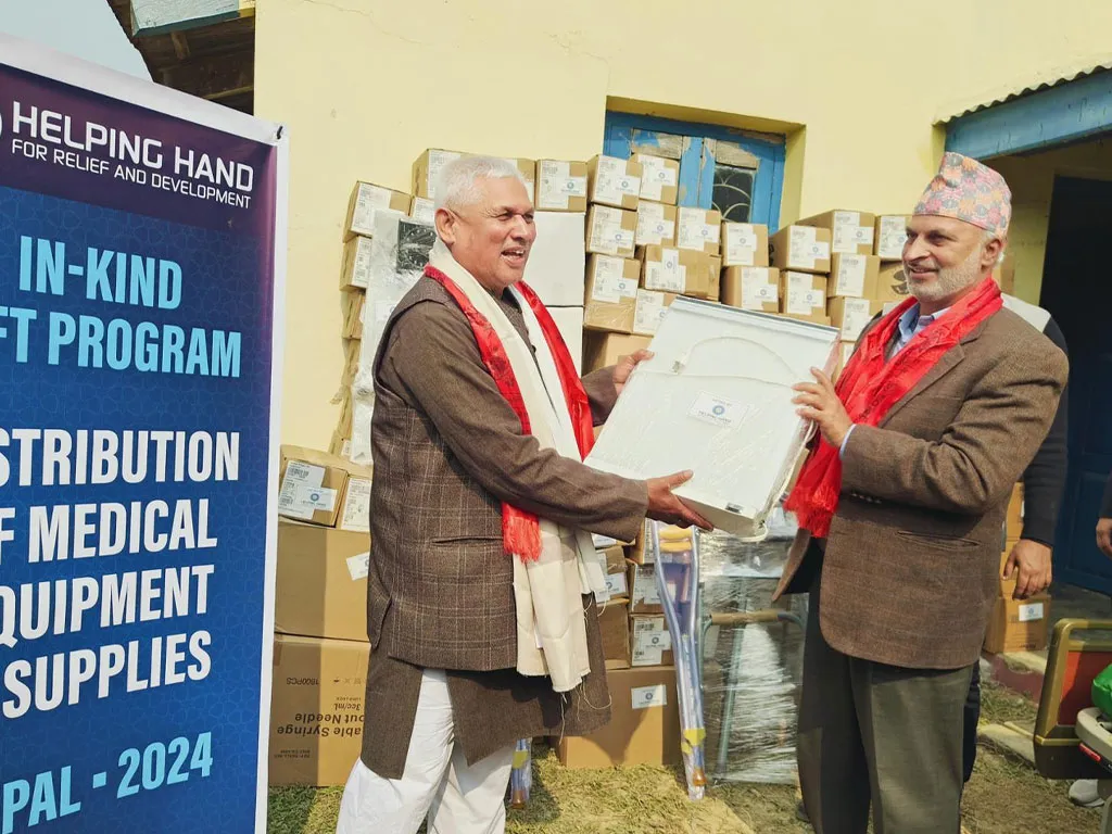 सिरहाका तीन अस्पताललाई स्वास्थ्य उपकरण सहयोग