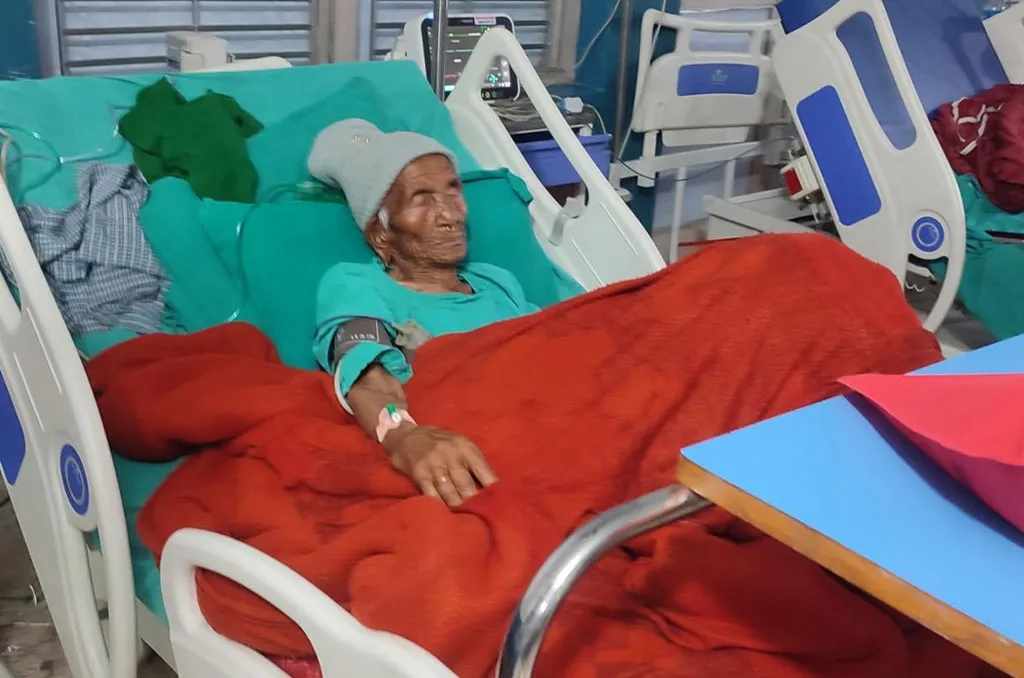एक सय आठ वर्षीया वृद्धाको खुट्टाको सफल शल्यक्रिया
