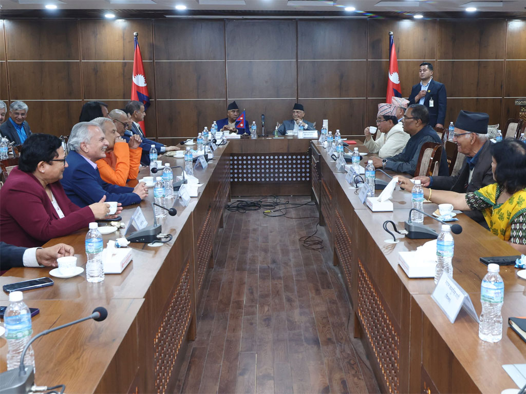 पुर्वराजा ज्ञानेन्द्र शाहलाई कारबाहीको दायरामा ल्याउन दलहरुद्धारा प्रधानमन्त्रीलाई सुझाव