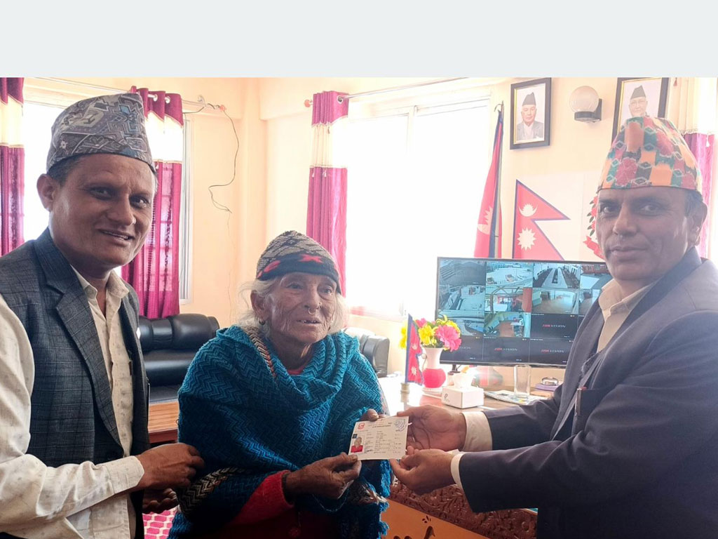 ८९ वर्षमा पाइन् रंगीले नागरिकता